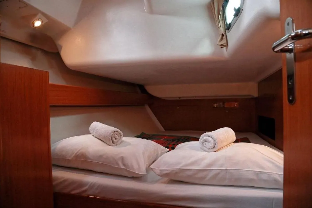Botel Velero Beneteau Cyclades 43.4 Hotel Palma de Mallorca